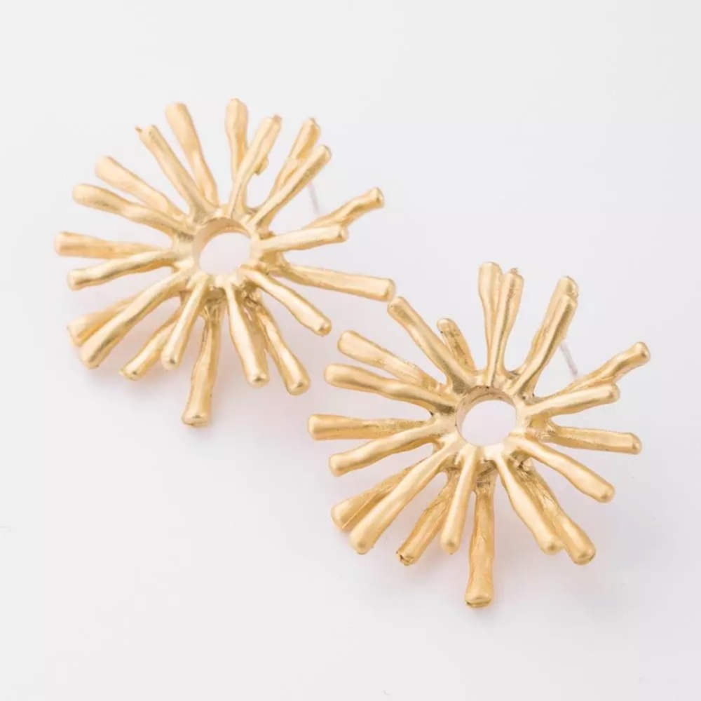 Luxe Gold Star Burst Sun Minimalist Stud Earring - Picture 3 of 5